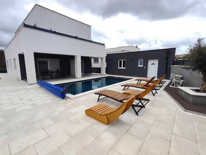 Image No.2-3 Bed Property for sale