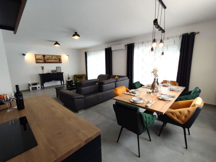 Image No.5-3 Bed Property for sale