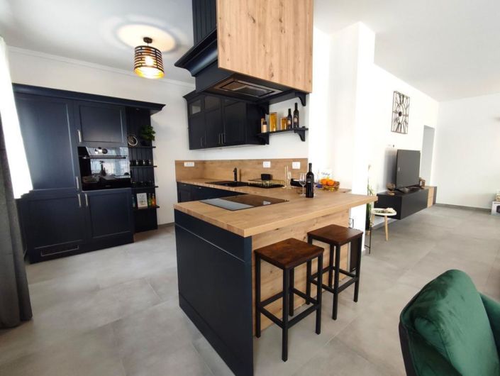 Image No.6-3 Bed Property for sale