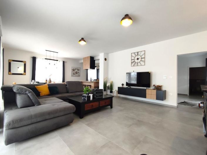 Image No.7-3 Bed Property for sale