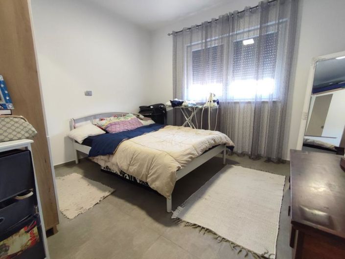 Image No.12-2 Bed Property for sale