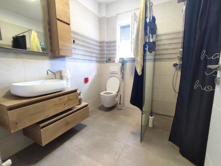 Image No.15-2 Bed Property for sale