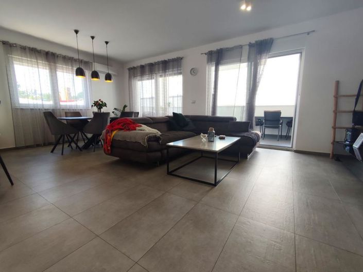 Image No.6-2 Bed Property for sale