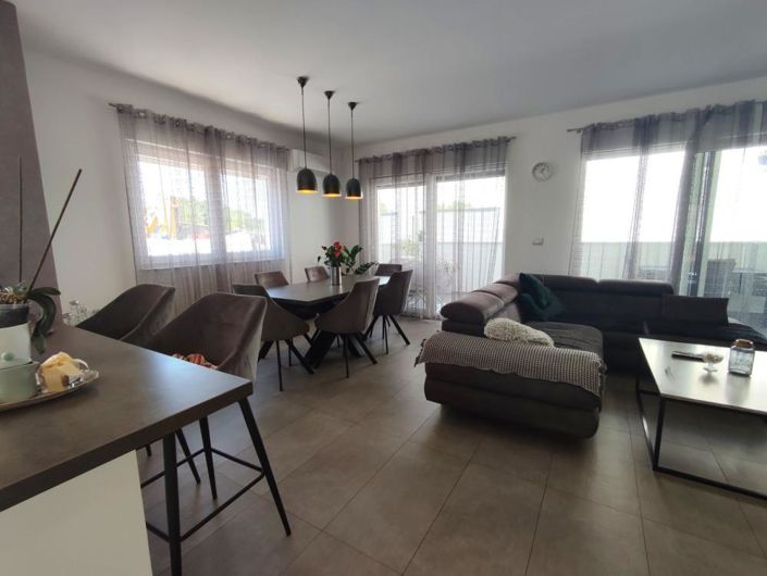 Image No.7-2 Bed Property for sale