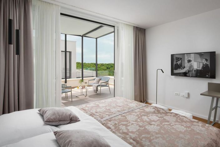 Image No.25-6 Bed Property for sale