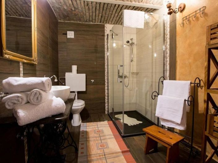 Image No.12-4 Bed Property for sale