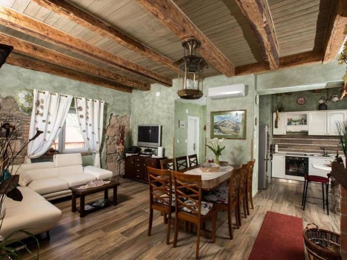 Image No.19-4 Bed Property for sale