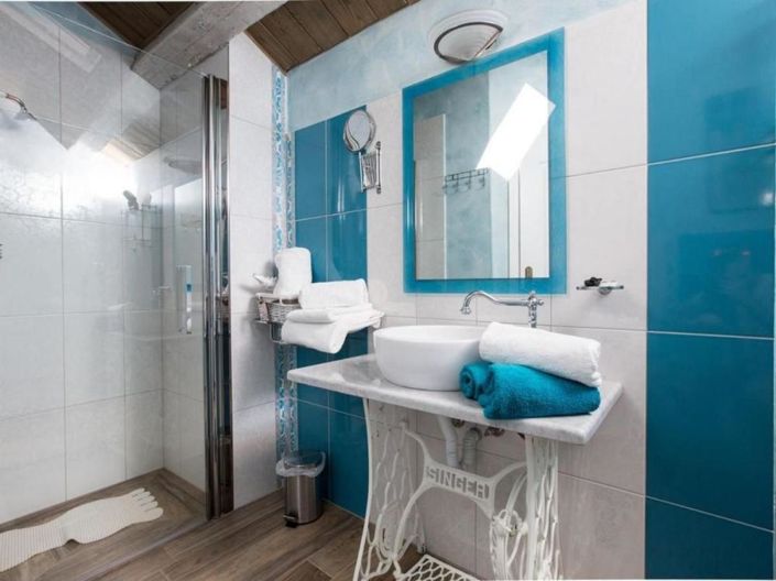 Image No.20-4 Bed Property for sale