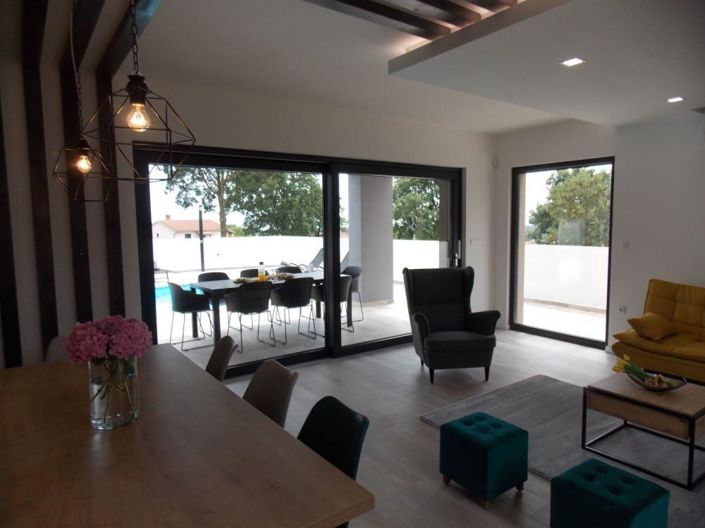 Image No.8-3 Bed Property for sale