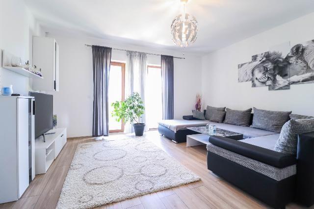 Image No.1-7 Bed Property for sale