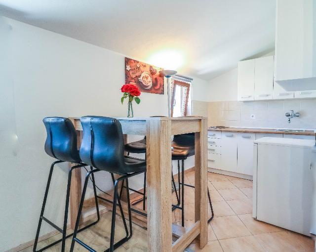 Image No.23-7 Bed Property for sale