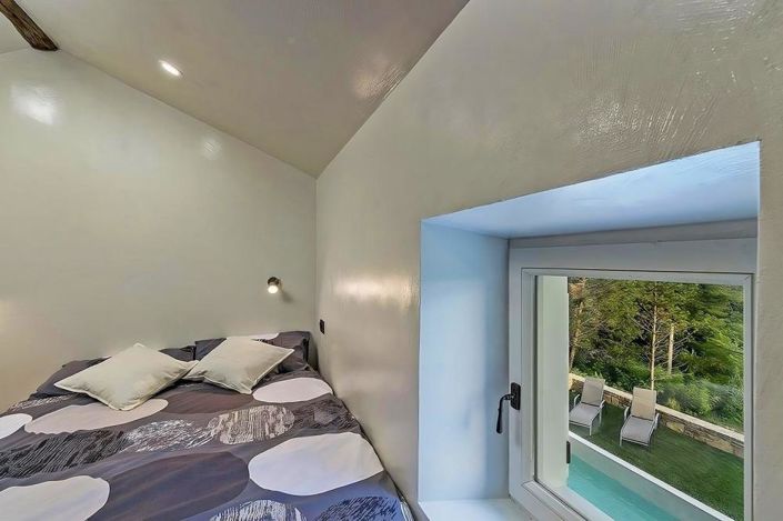 Image No.18-2 Bed Property for sale