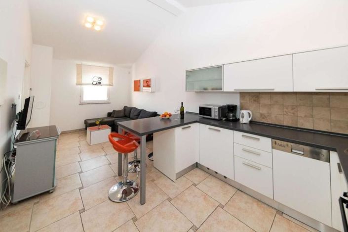 Image No.17-14 Bed Property for sale