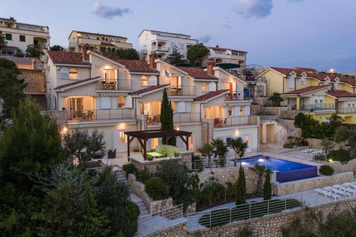 Image No.3-14 Bed Property for sale