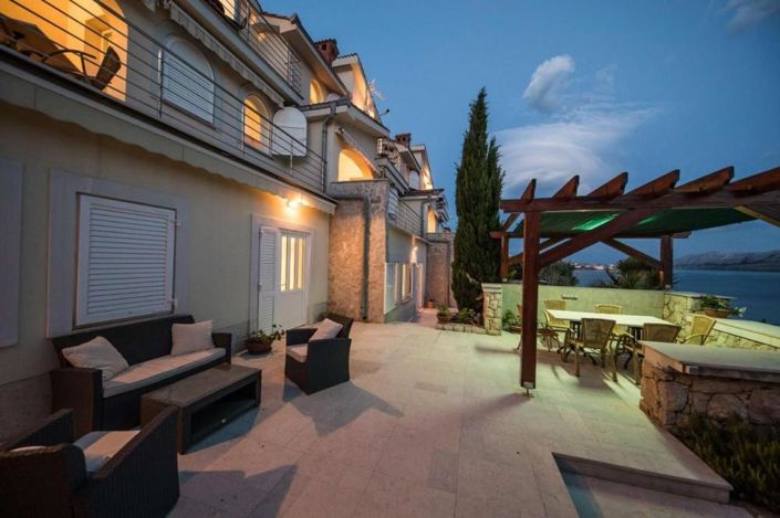 Image No.7-14 Bed Property for sale