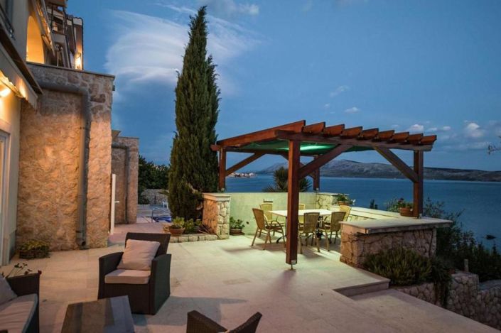 Image No.8-14 Bed Property for sale