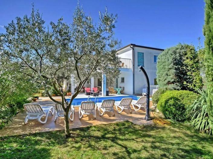 Image No.1-Propriété de 8 chambres à vendre à Umag