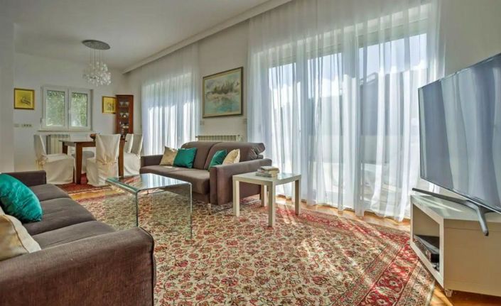 Image No.10-Propriété de 8 chambres à vendre à Umag