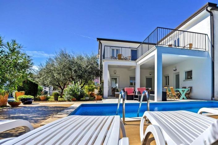 Image No.2-Propriété de 8 chambres à vendre à Umag