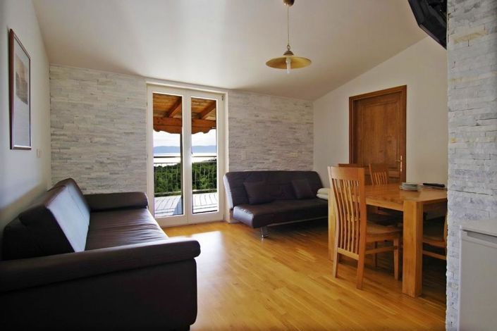 Image No.17-10 Bed Property for sale