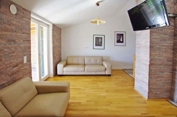 Image No.23-10 Bed Property for sale