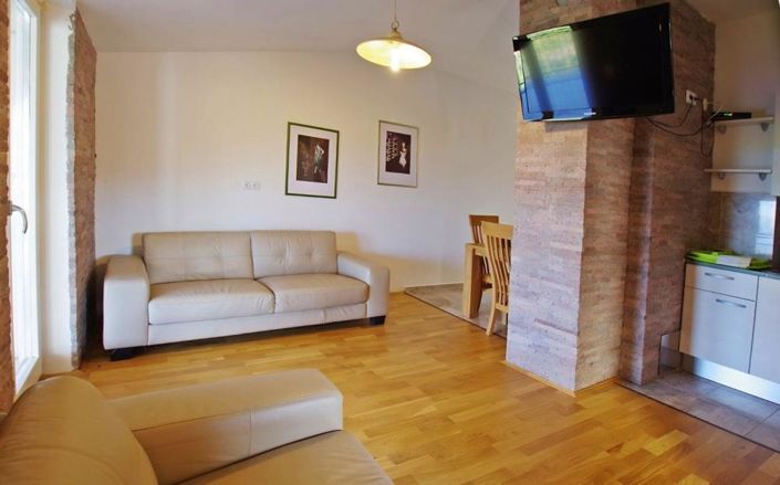 Image No.24-10 Bed Property for sale