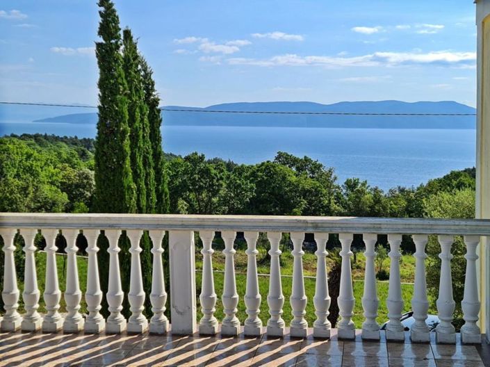 Image No.8-10 Bed Property for sale