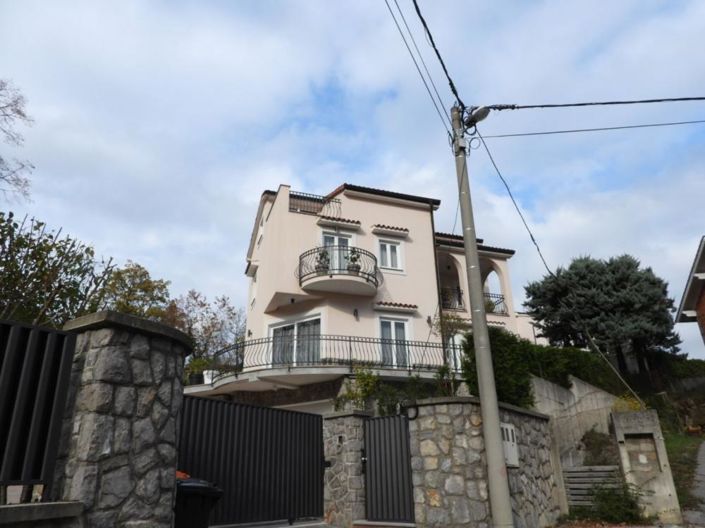 Image No.8-4 Bed Property for sale