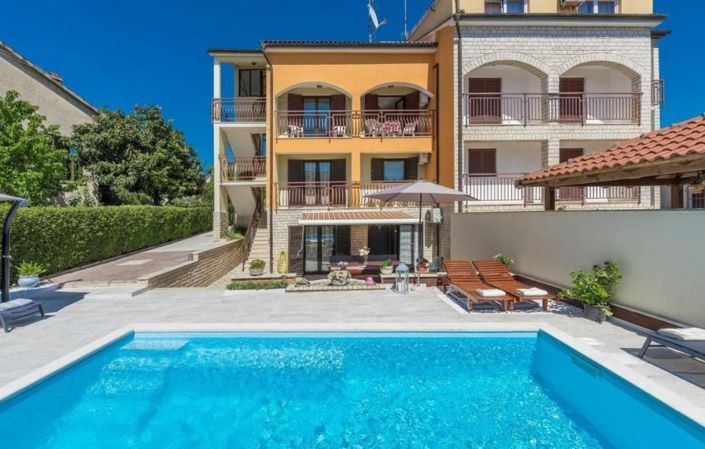 Image No.1-Propriété de 7 chambres à vendre à Porec