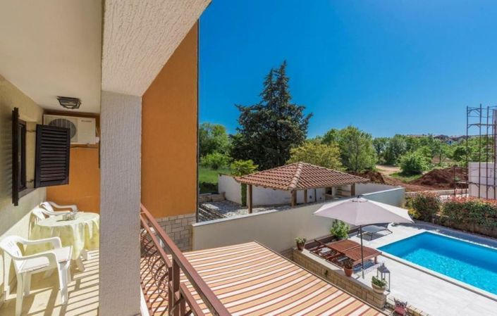 Image No.13-7 Bed Property for sale