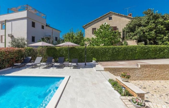 Image No.15-7 Bed Property for sale