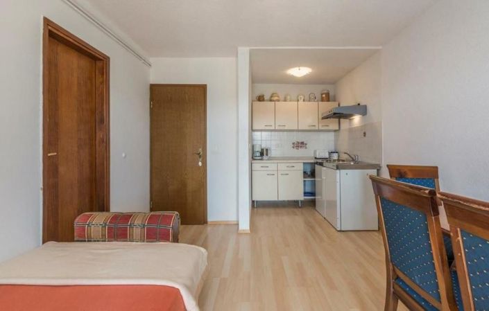 Image No.16-7 Bed Property for sale