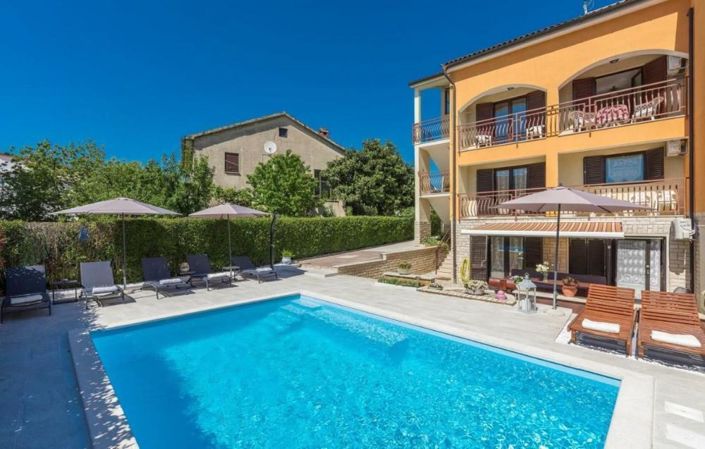 Image No.2-7 Bed Property for sale