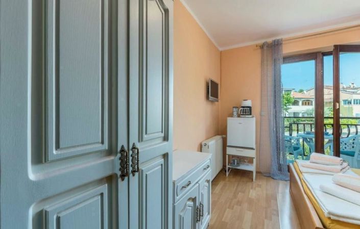 Image No.20-7 Bed Property for sale