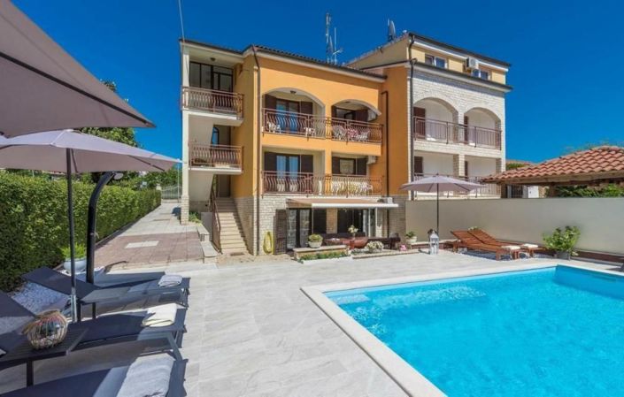 Image No.3-7 Bed Property for sale