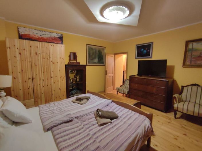 Image No.19-4 Bed Property for sale