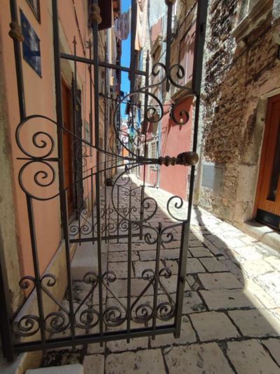 Image No.2-4 Bed Property for sale