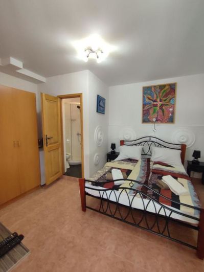 Image No.6-4 Bed Property for sale