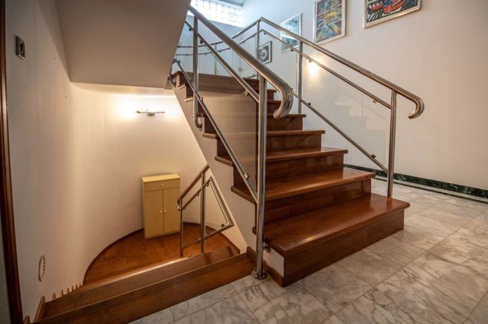 Image No.11-5 Bed Property for sale