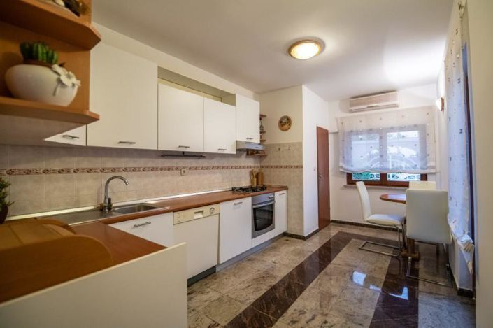 Image No.14-5 Bed Property for sale