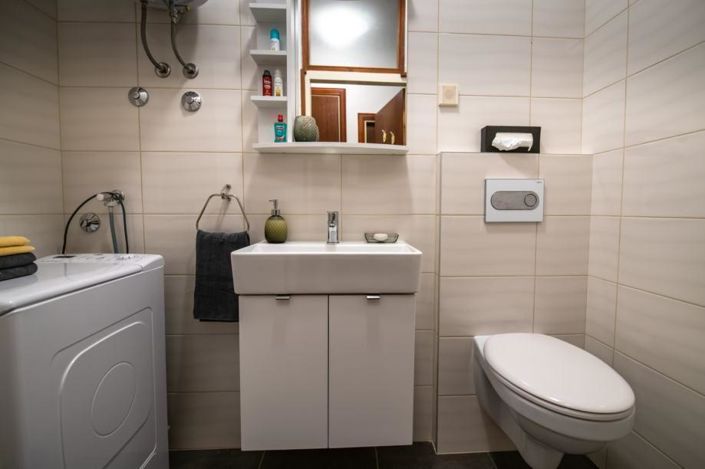 Image No.18-5 Bed Property for sale