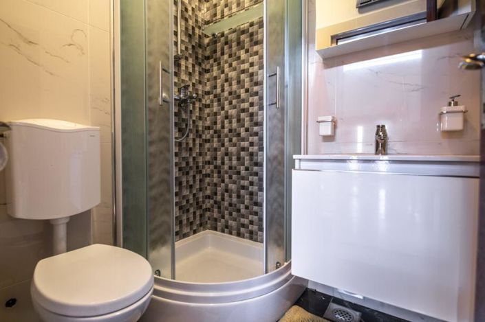 Image No.20-5 Bed Property for sale