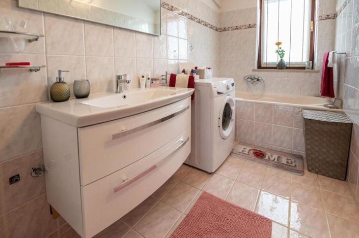 Image No.22-5 Bed Property for sale