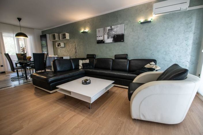 Image No.6-5 Bed Property for sale