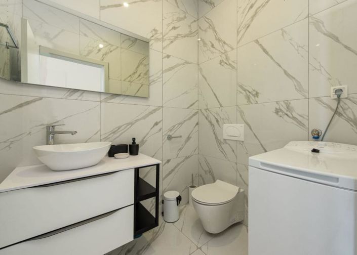 Image No.19-7 Bed Property for sale