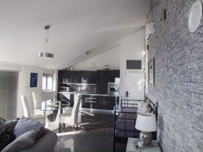 Image No.13-9 Bed Property for sale