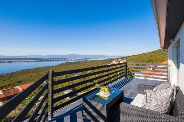 Image No.7-9 Bed Property for sale