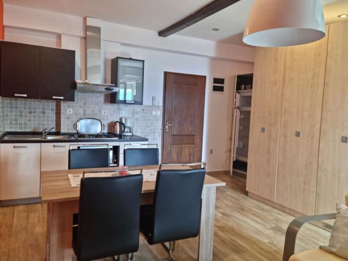 Image No.13-11 Bed Property for sale