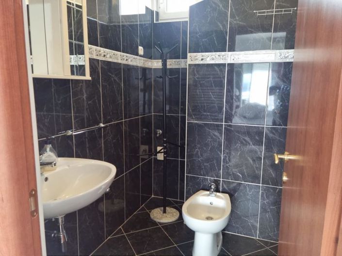 Image No.16-11 Bed Property for sale