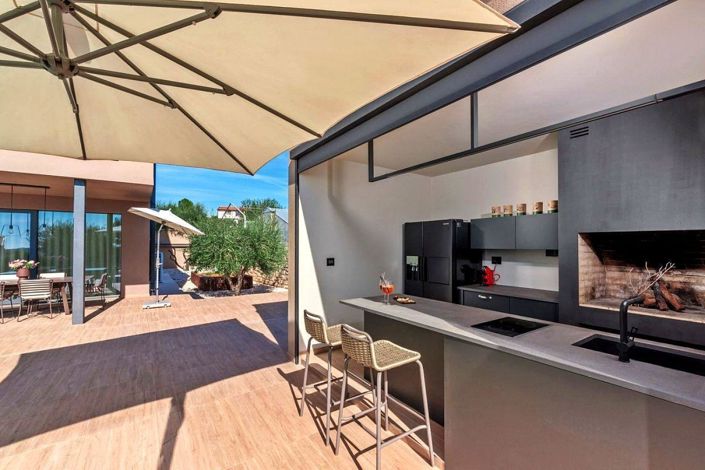 Image No.10-3 Bed Property for sale